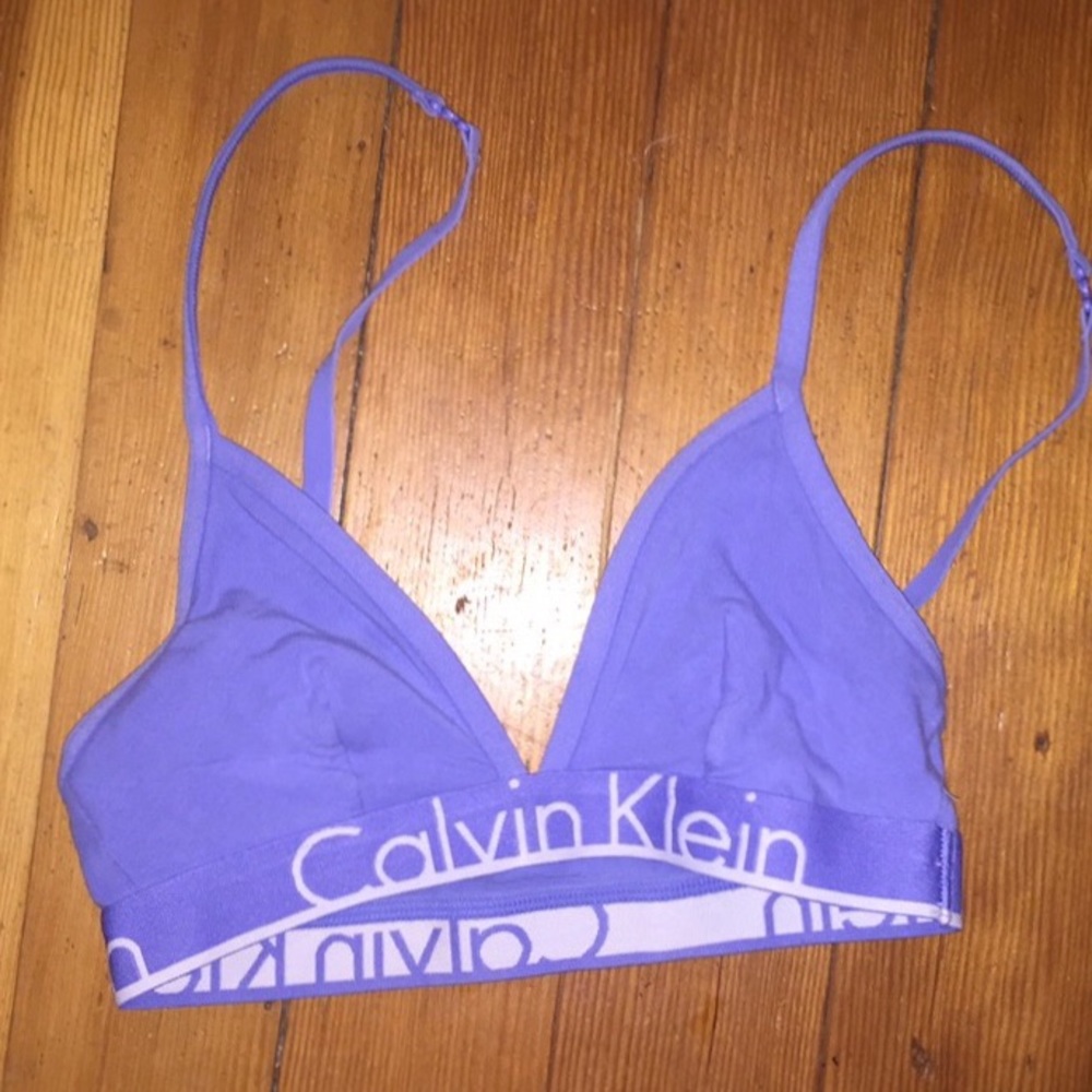 Cute CALVIN KLEIN Bralette🌊
